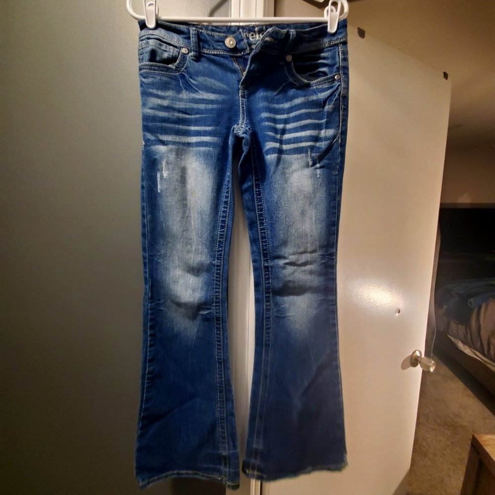 Reign distressed jean